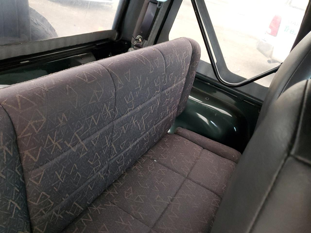 2002 Jeep Wrangler / Tj Se VIN: 1J4FA29P32P748443 Lot: 94085275