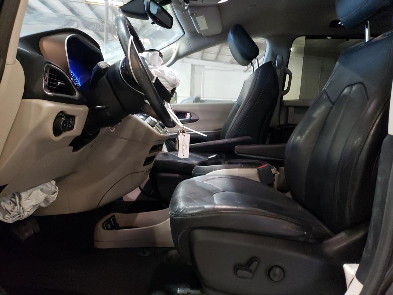 2017 Chrysler Pacifica Touring L VIN: 2C4RC1BG9HR734233 Lot: 92179725