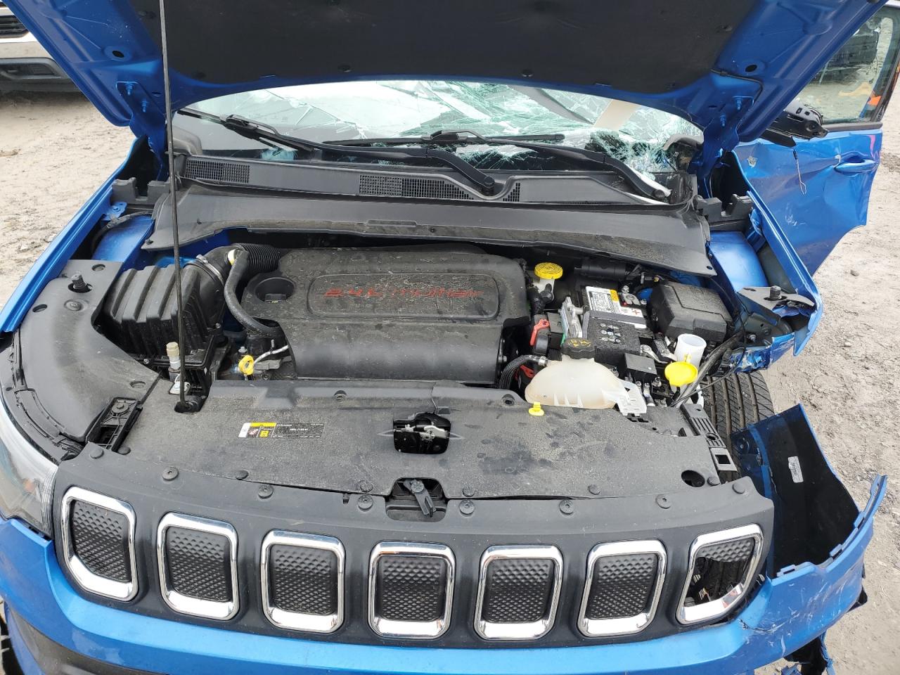 2022 Jeep Compass Latitude VIN: 3C4NJCBBXNT229704 Lot: 90635135