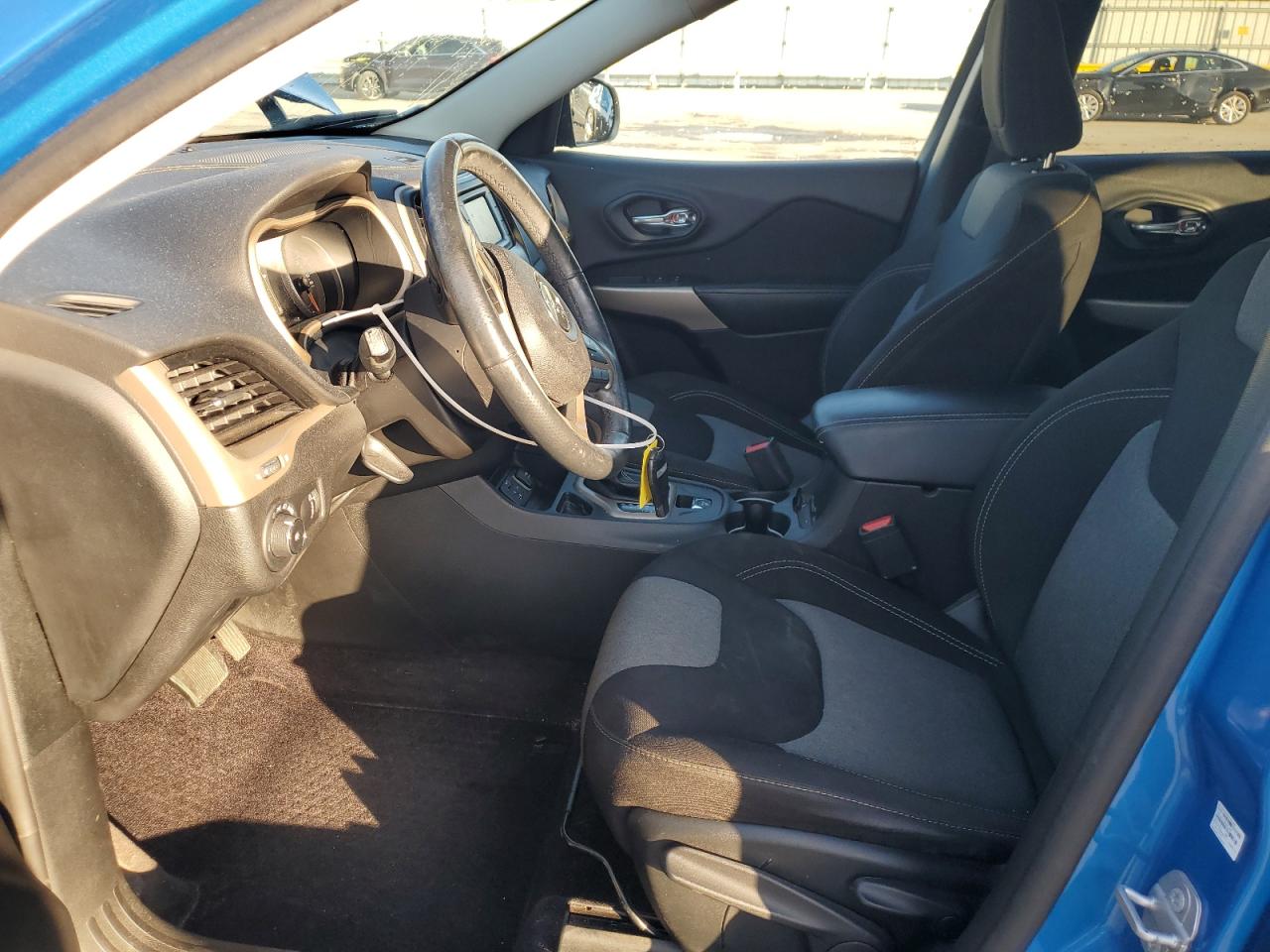 2018 Jeep Cherokee Latitude VIN: 1C4PJLCB8JD577542 Lot: 92611145