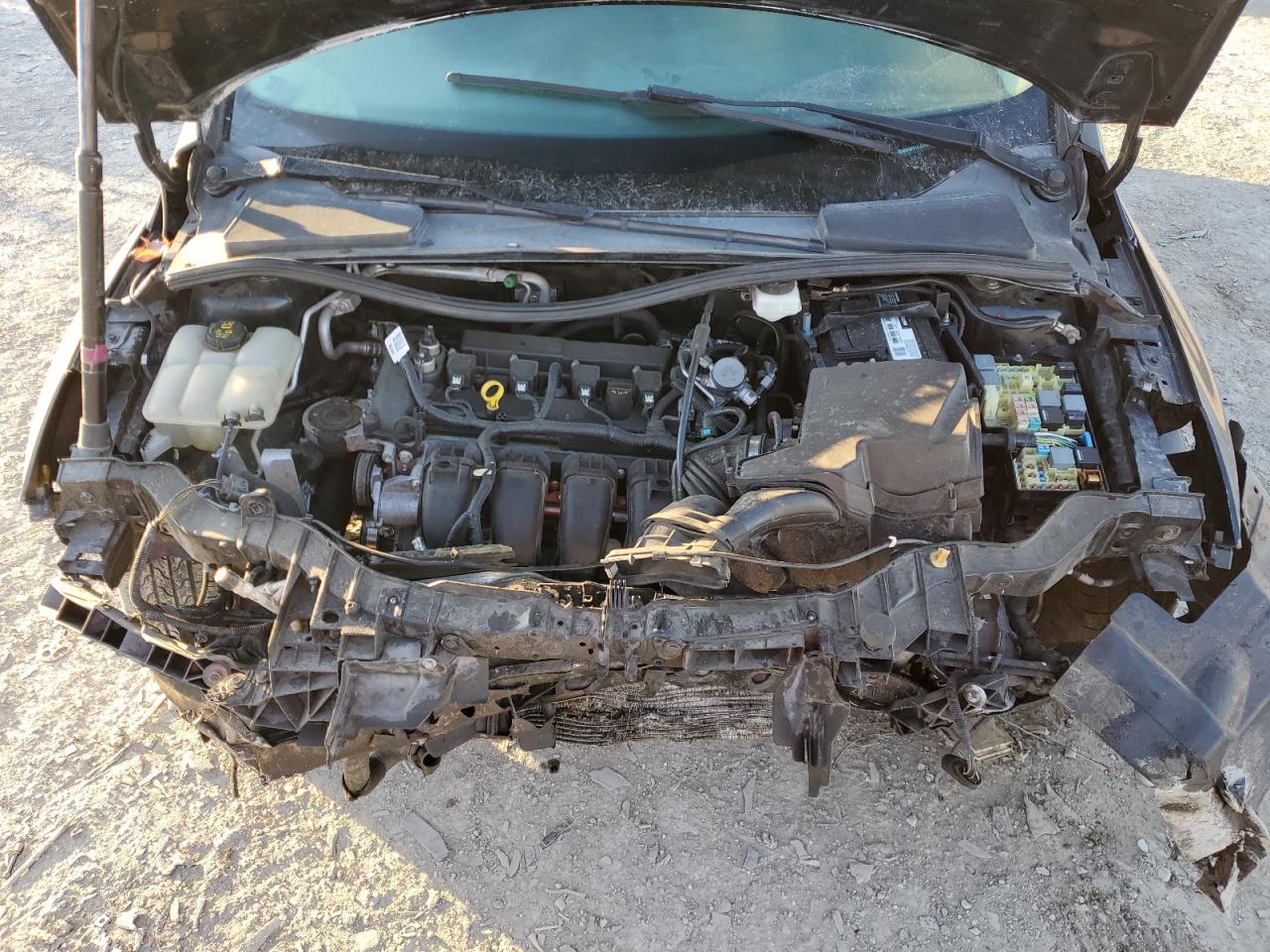 2018 Ford Focus Se VIN: 1FADP3F21JL224083 Lot: 92325895