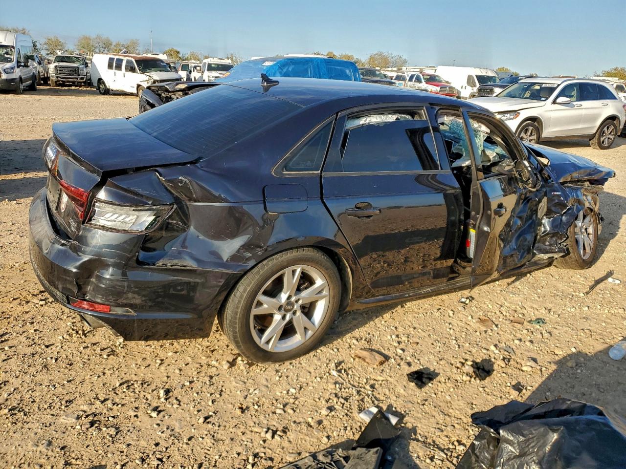 Фото: WAUKMAF43JA228211