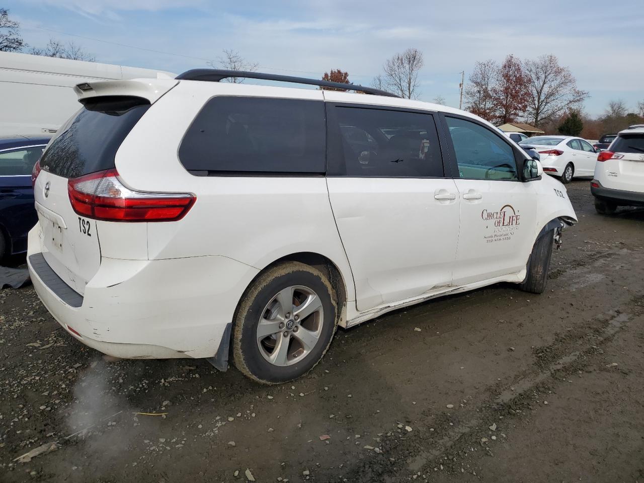2018 Toyota Sienna Le VIN: 5TDKZ3DC8JS926813 Lot: 93899765