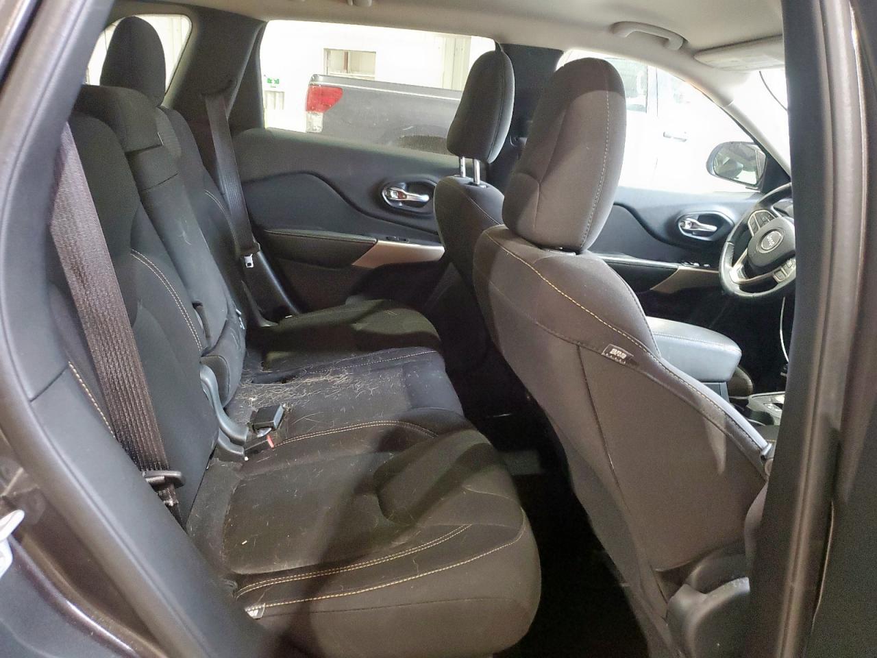 2017 Jeep Cherokee Latitude VIN: 1C4PJLCS7HW640399 Lot: 93052505