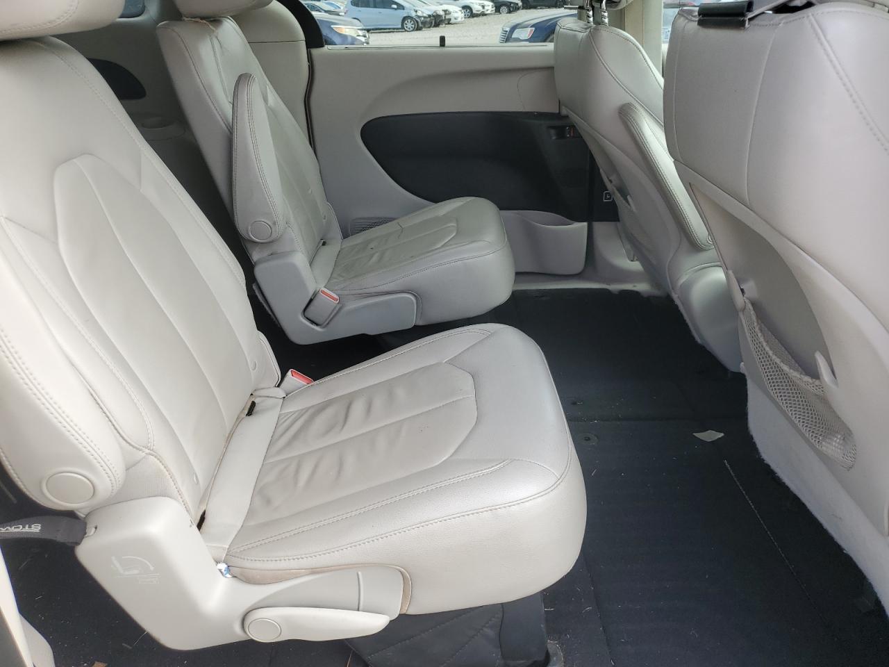 2017 Chrysler Pacifica Touring L VIN: 2C4RC1BG1HR670382 Lot: 93399985