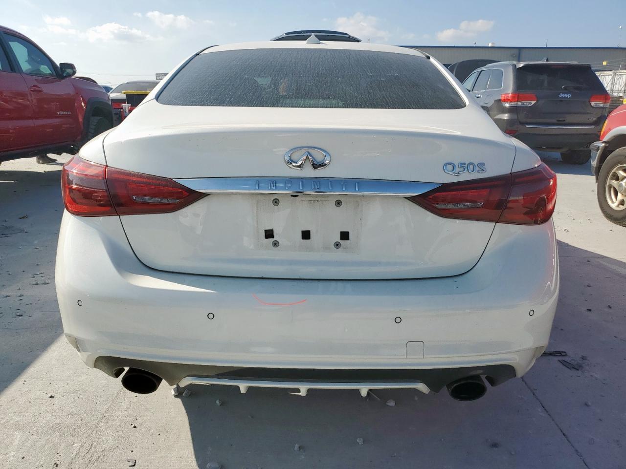 2018 Infiniti Q50 Luxe VIN: JN1EV7AP0JM359440 Lot: 92211525