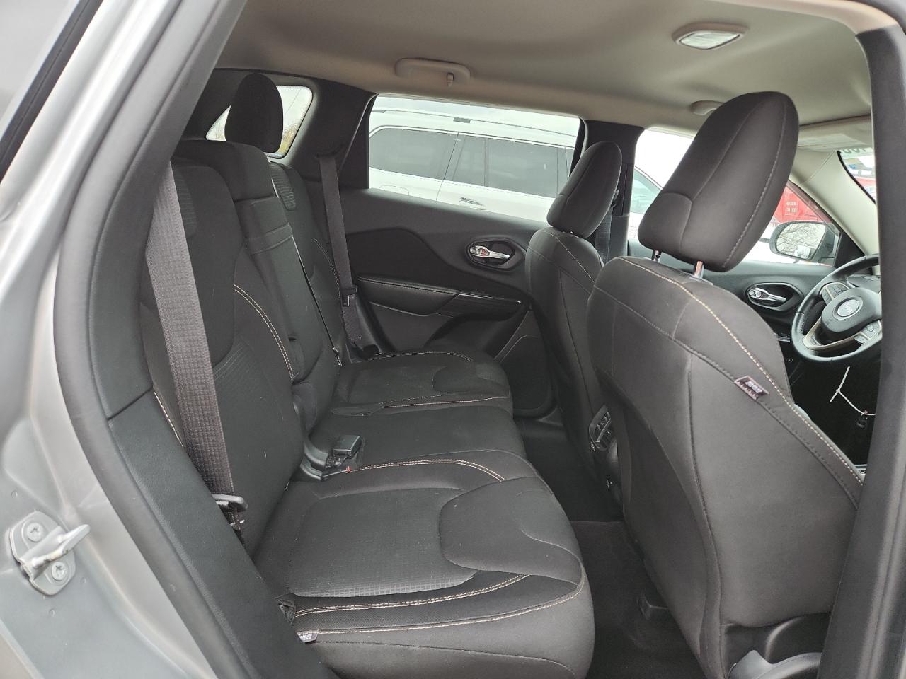 2016 Jeep Cherokee Latitude VIN: 1C4PJMCS8GW232854 Lot: 90981465