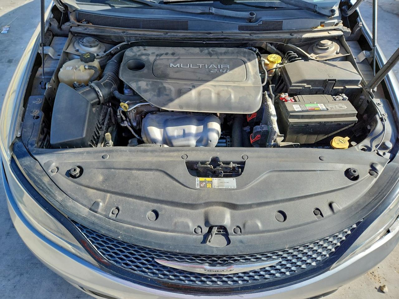 2015 Chrysler 200 Limited VIN: 1C3CCCAB2FN602372 Lot: 94060595