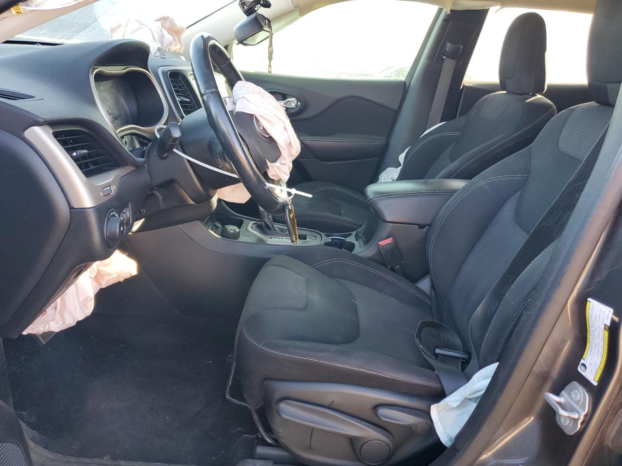 2015 Jeep Cherokee Latitude VIN: 1C4PJMCB7FW679593 Lot: 93190175