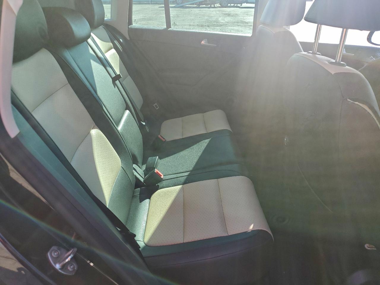 2017 Volkswagen Tiguan Wolfsburg VIN: WVGRV7AXXHK022211 Lot: 93934015