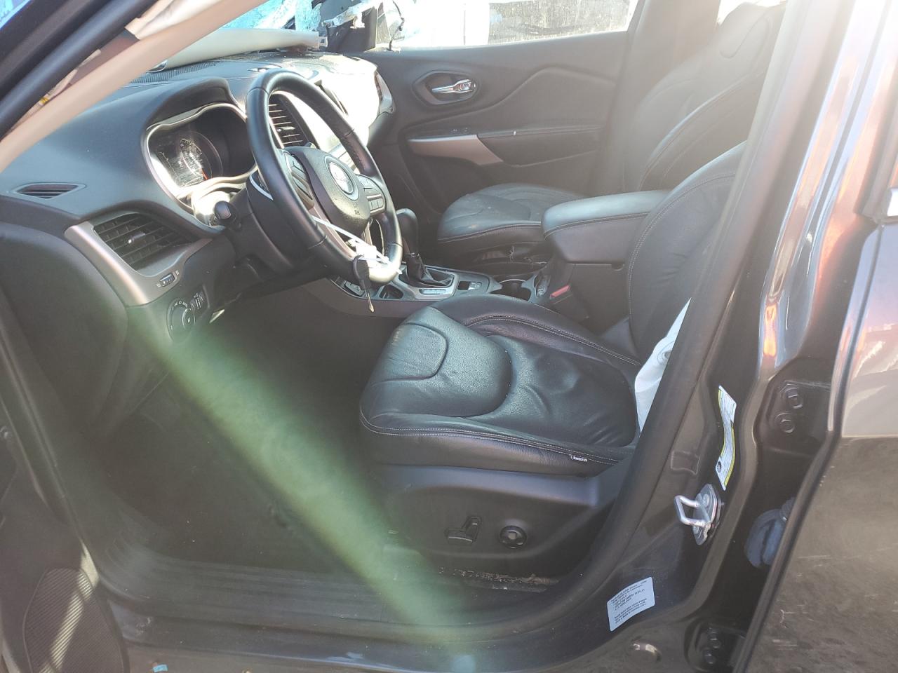 2017 Jeep Cherokee Latitude VIN: 1C4PJLCB8HW572985 Lot: 89872245