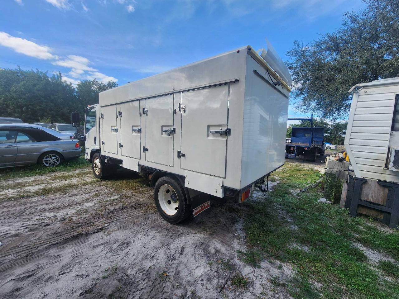 2017 Isu Npr Hd - Trucks Refrigerated Delivery Truck white van gas 54DC4W1C6HS807888 photo #4