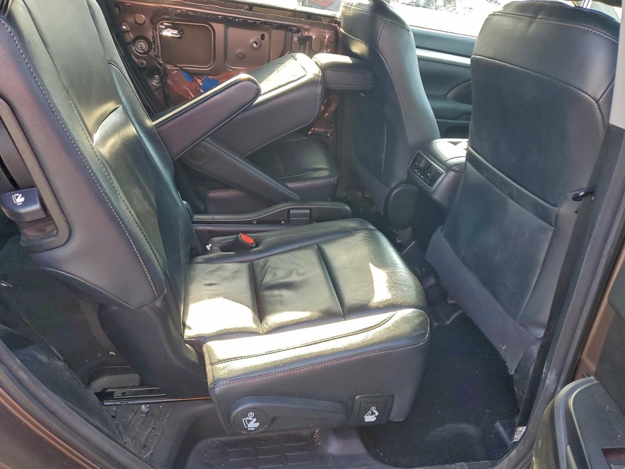 2018 Toyota Highlander Se VIN: 5TDJZRFH7JS834583 Lot: 94316145