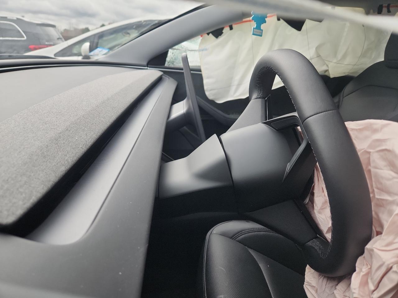 2025 Tesla Model 3 VIN: 5YJ3E1EBXSF023921 Lot: 92393095