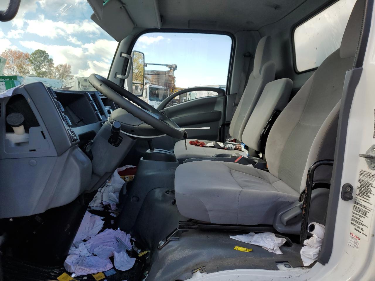 2017 Isuzu Npr Hd Box Truck VIN: 54DC4W1B9HS805317 Lot: 90633305