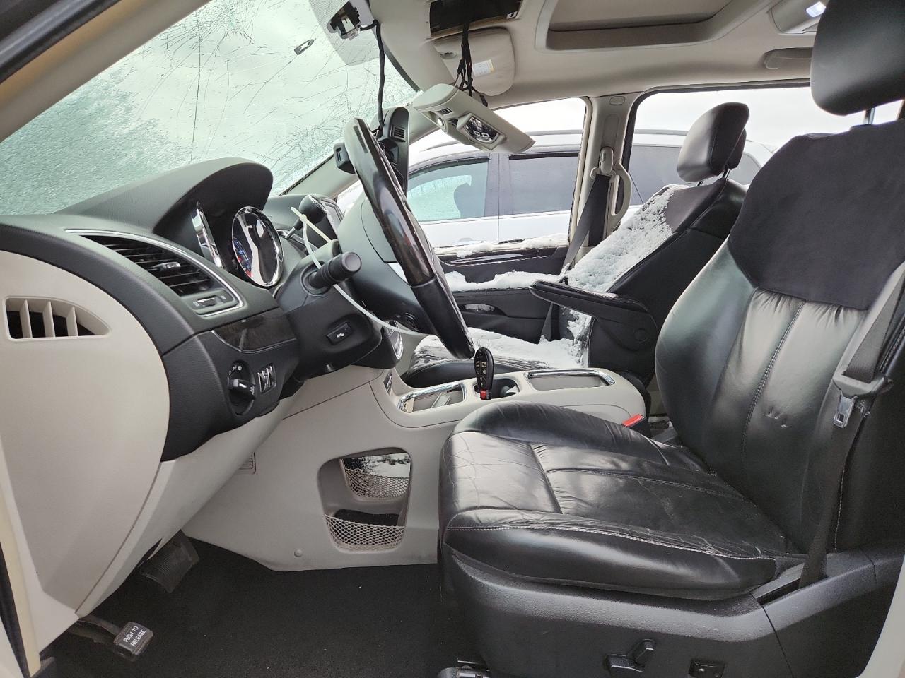 2015 Chrysler Town & Country Limited Platinum VIN: 2C4RC1GG9FR752589 Lot: 91835175