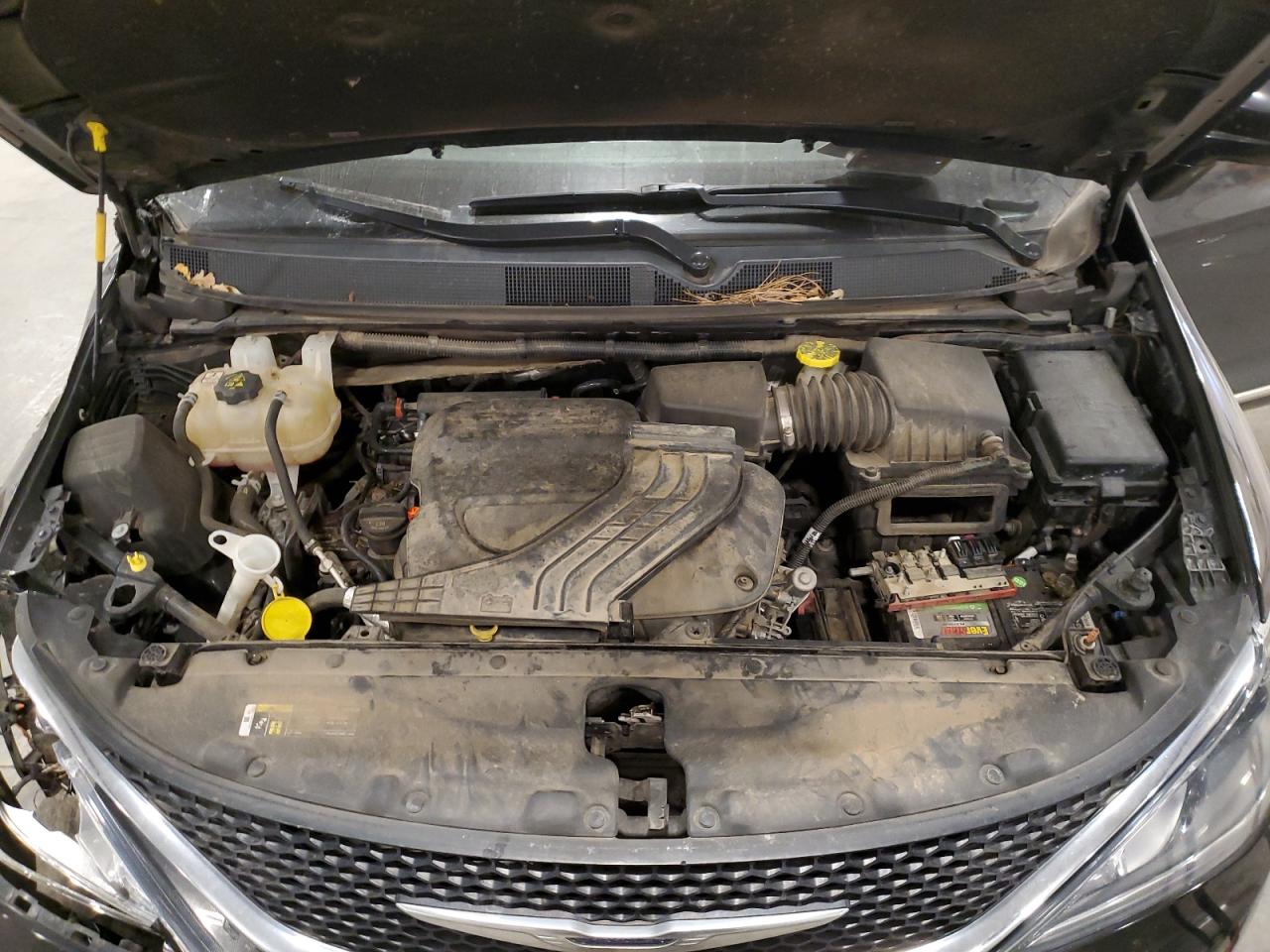 2018 Chrysler Pacifica Touring L VIN: 2C4RC1BG1JR263099 Lot: 92101195