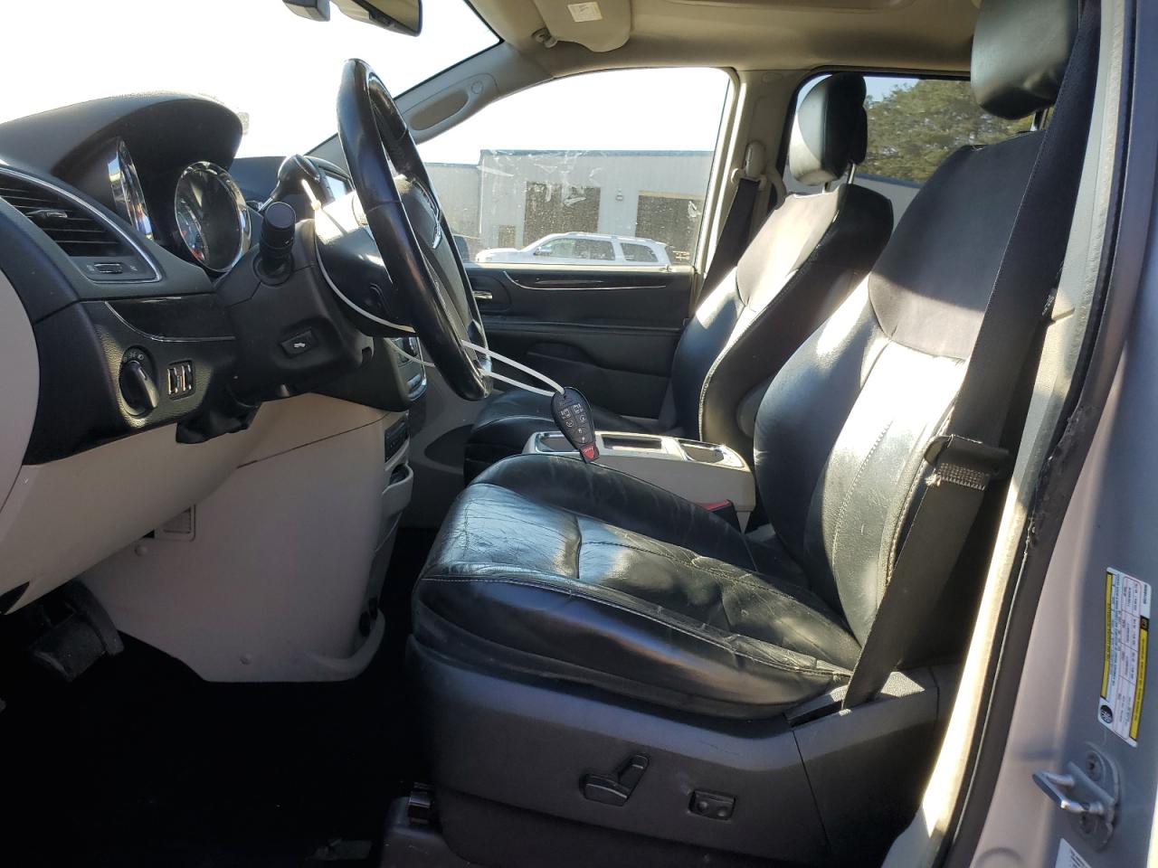 2011 Chrysler Town & Country Limited VIN: 2A4RR6DG4BR745036 Lot: 92205425