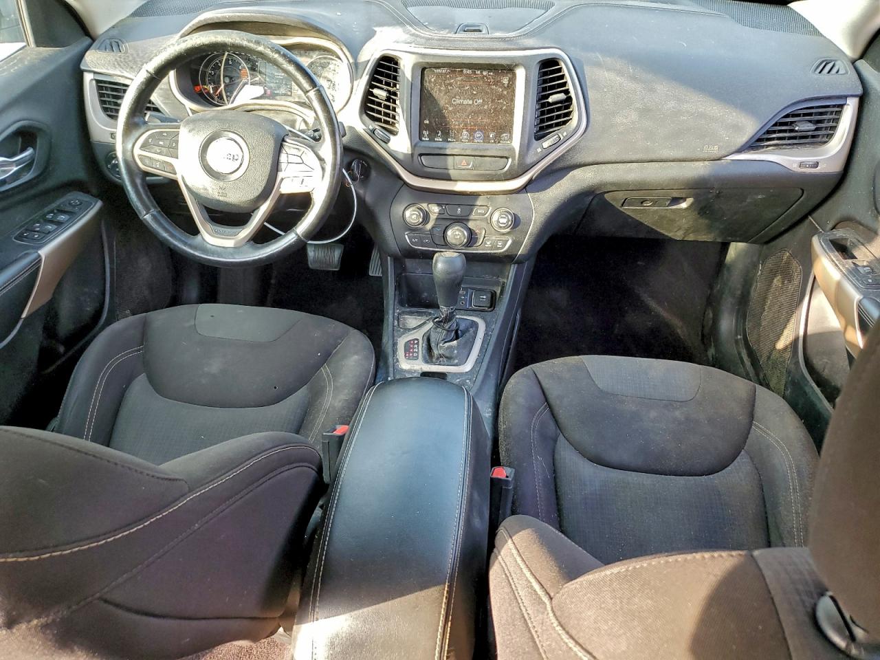 2017 Jeep Cherokee Latitude VIN: 1C4PJLCB3HW574417 Lot: 94477715