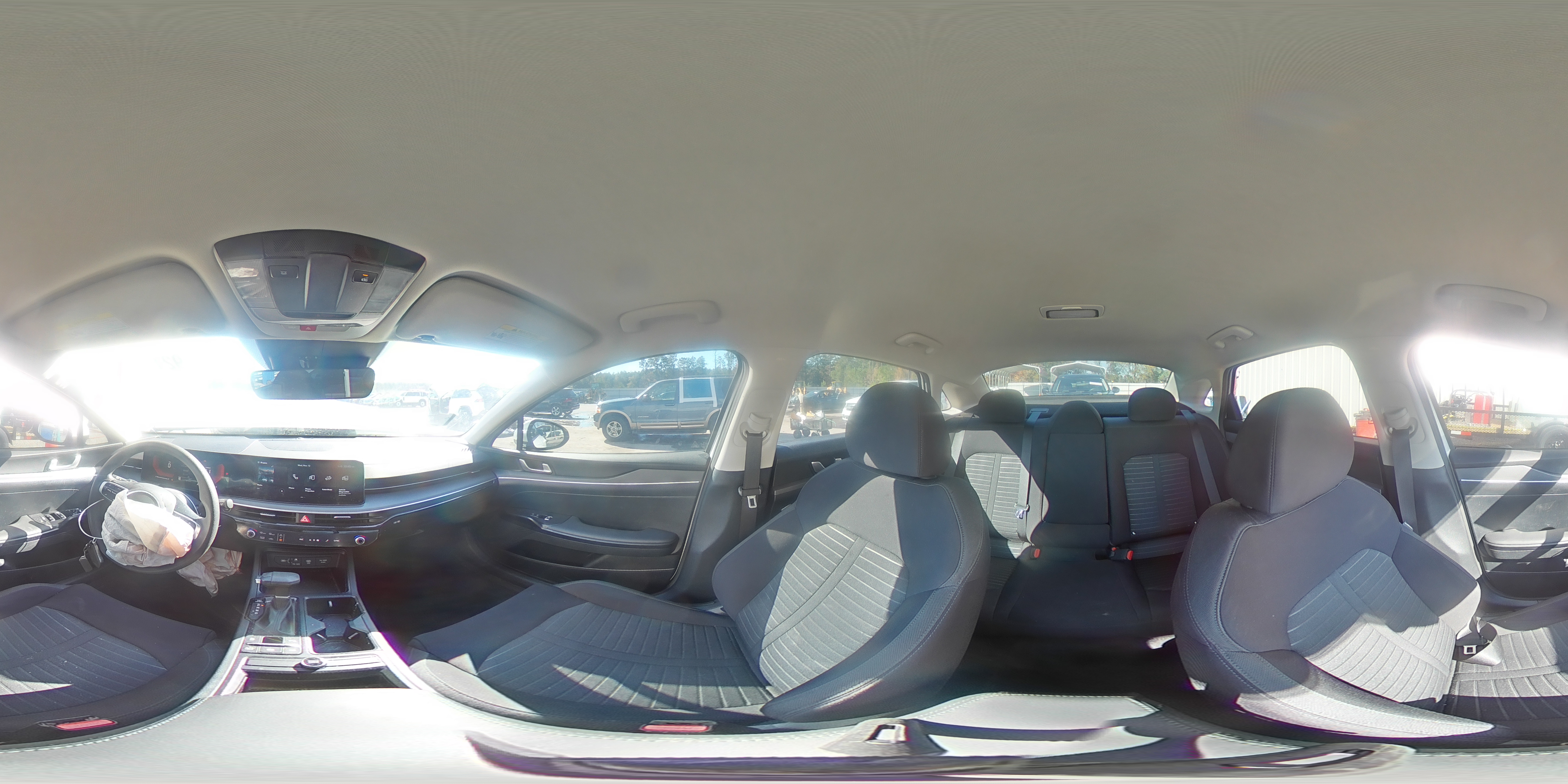 2025 Kia K5 Lxs VIN: KNAG24J74S5299068 Lot: 92173585