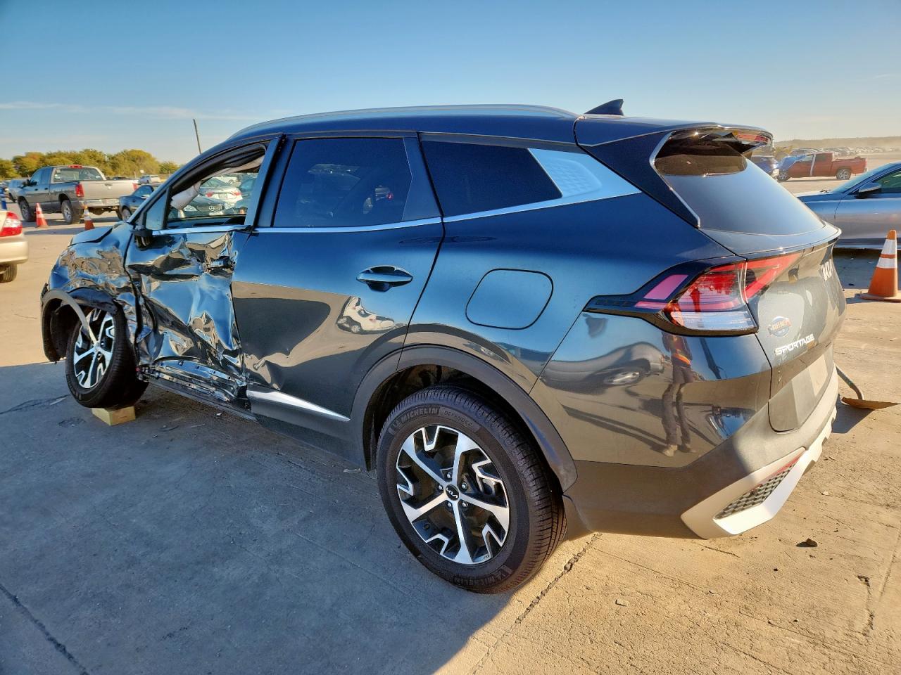 2023 Kia Sportage Ex VIN: KNDPVCAF8P7104998 Lot: 91728695