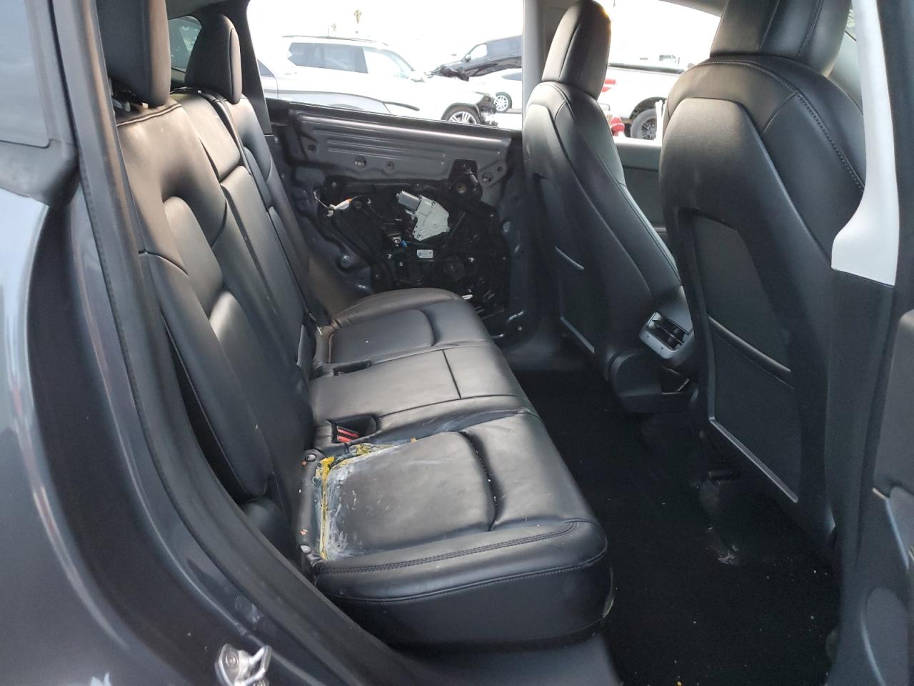 2022 Tesla Model Y VIN: 7SAYGDEE3NF360692 Lot: 92936175