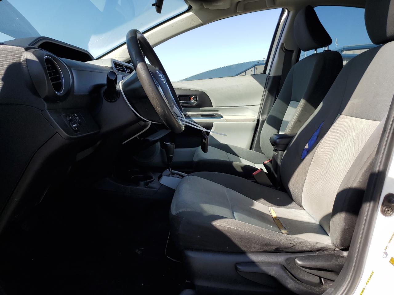 2012 Toyota Prius C VIN: JTDKDTB3XC1030756 Lot: 91460275