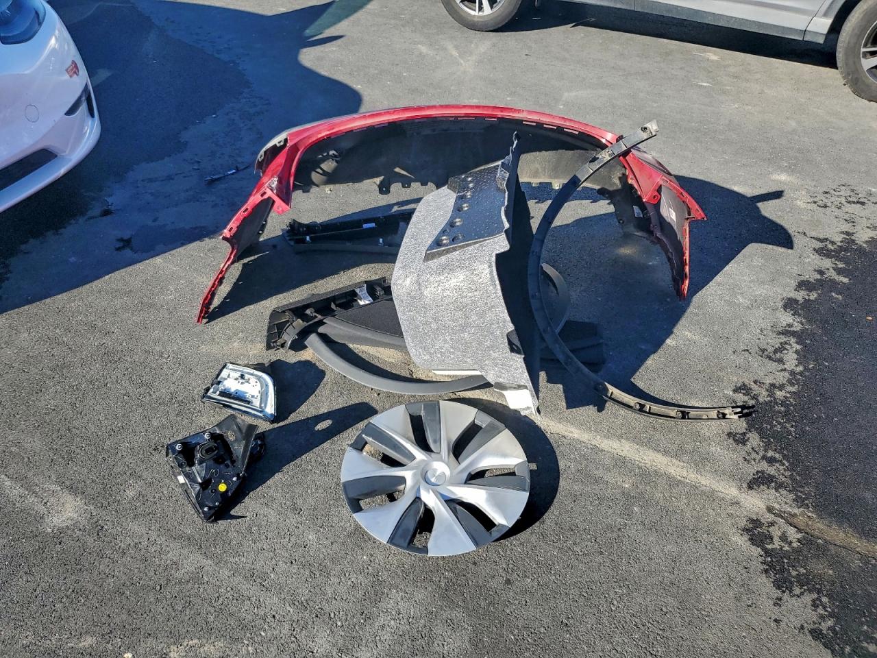 2023 Tesla Model Y VIN: 7SAYGDEE0PF872641 Lot: 93860025