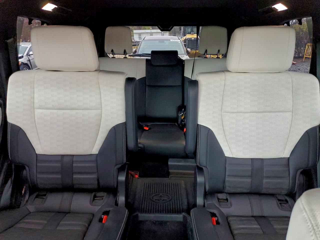 2025 Toyota Sequoia Sr5 VIN: 7SVAAABA6SX069370 Lot: 93749175