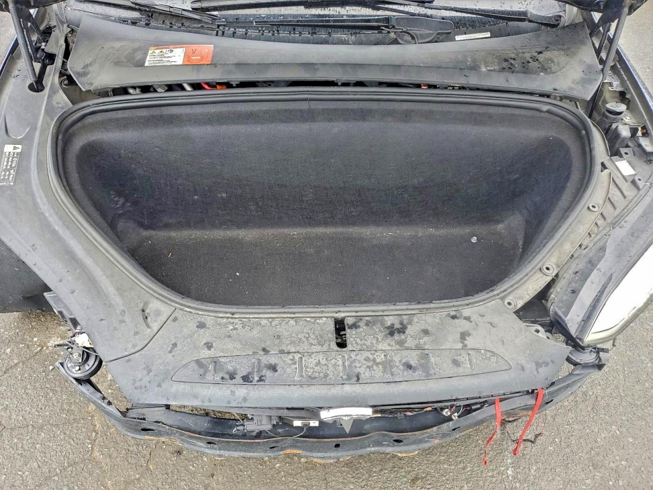 2018 Tesla Model X VIN: 5YJXCBE43JF107267 Lot: 93948375