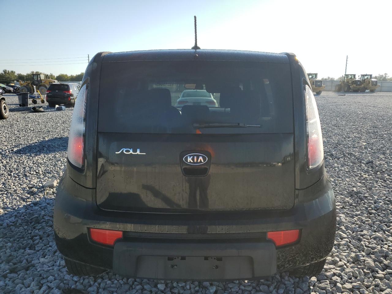 2011 Kia Soul + VIN: KNDJT2A27B7232869 Lot: 93515645