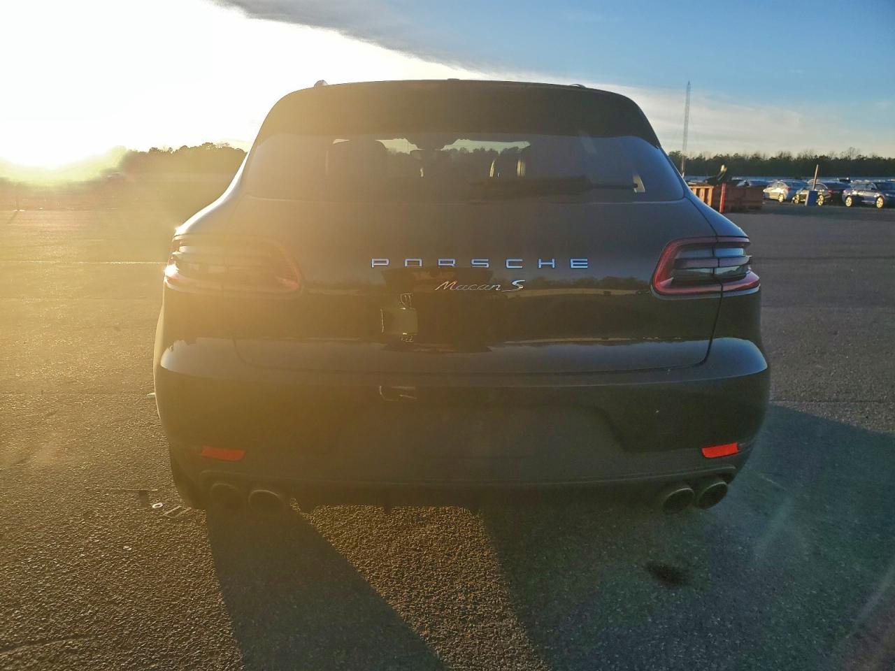 2018 Porsche Macan S VIN: WP1AB2A53JLB39588 Lot: 93965635