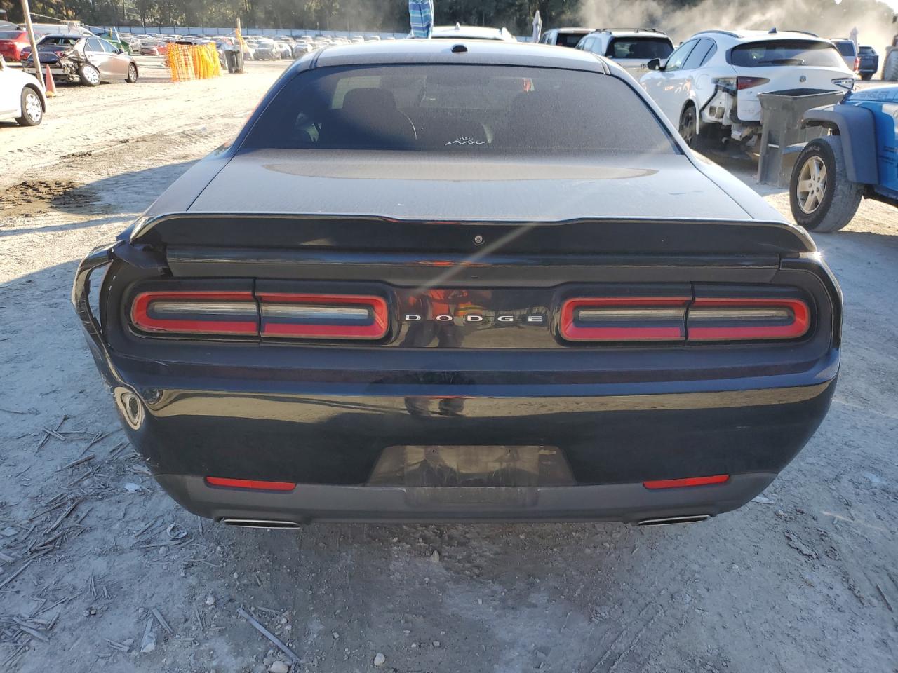 2018 Dodge Challenger Sxt VIN: 2C3CDZAG9JH317536 Lot: 92575635