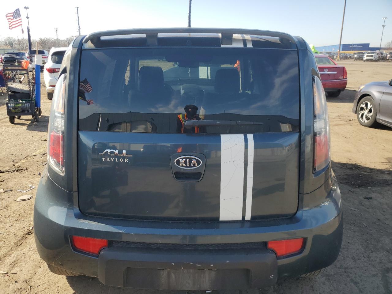 2010 Kia Soul + VIN: KNDJT2A28A7070989 Lot: 92984765