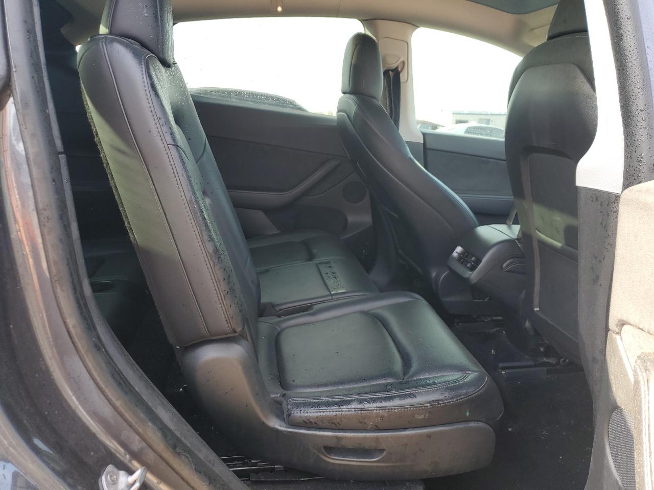 2021 Tesla Model Y VIN: 5YJYGAEE1MF293942 Lot: 90825625