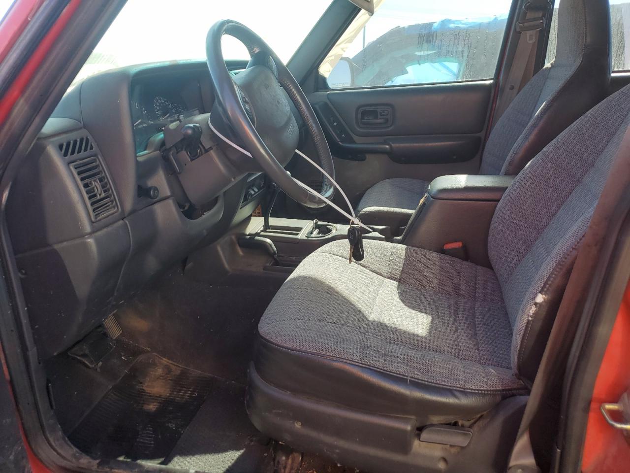 2000 Jeep Cherokee Sport VIN: 1J4FF48S0YL100819 Lot: 90671235