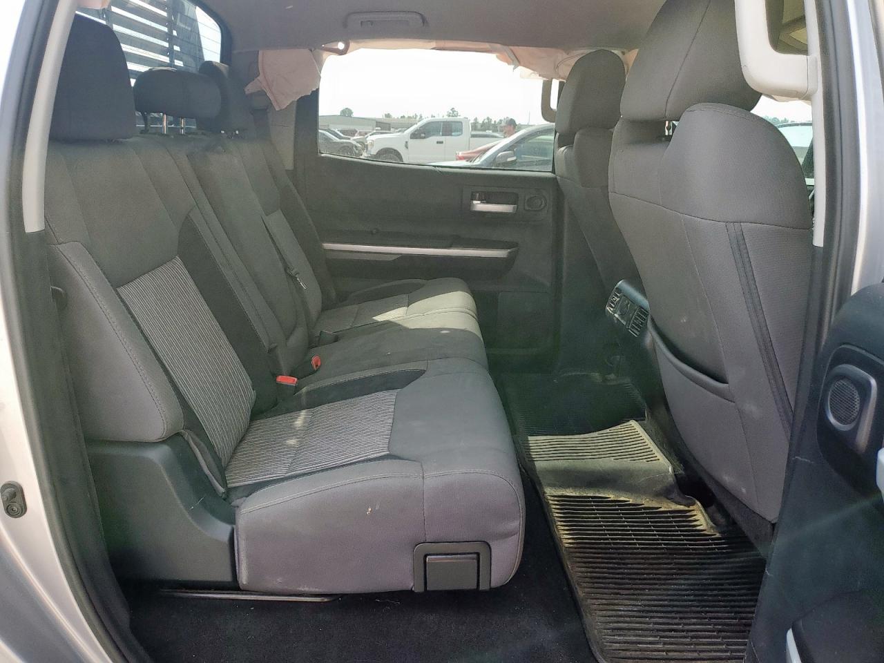 Фото: 5TFDW5F1XHX646050