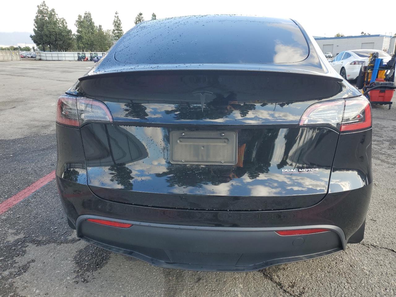 2024 Tesla Model Y VIN: 7SAYGDEF4RF080679 Lot: 93456215