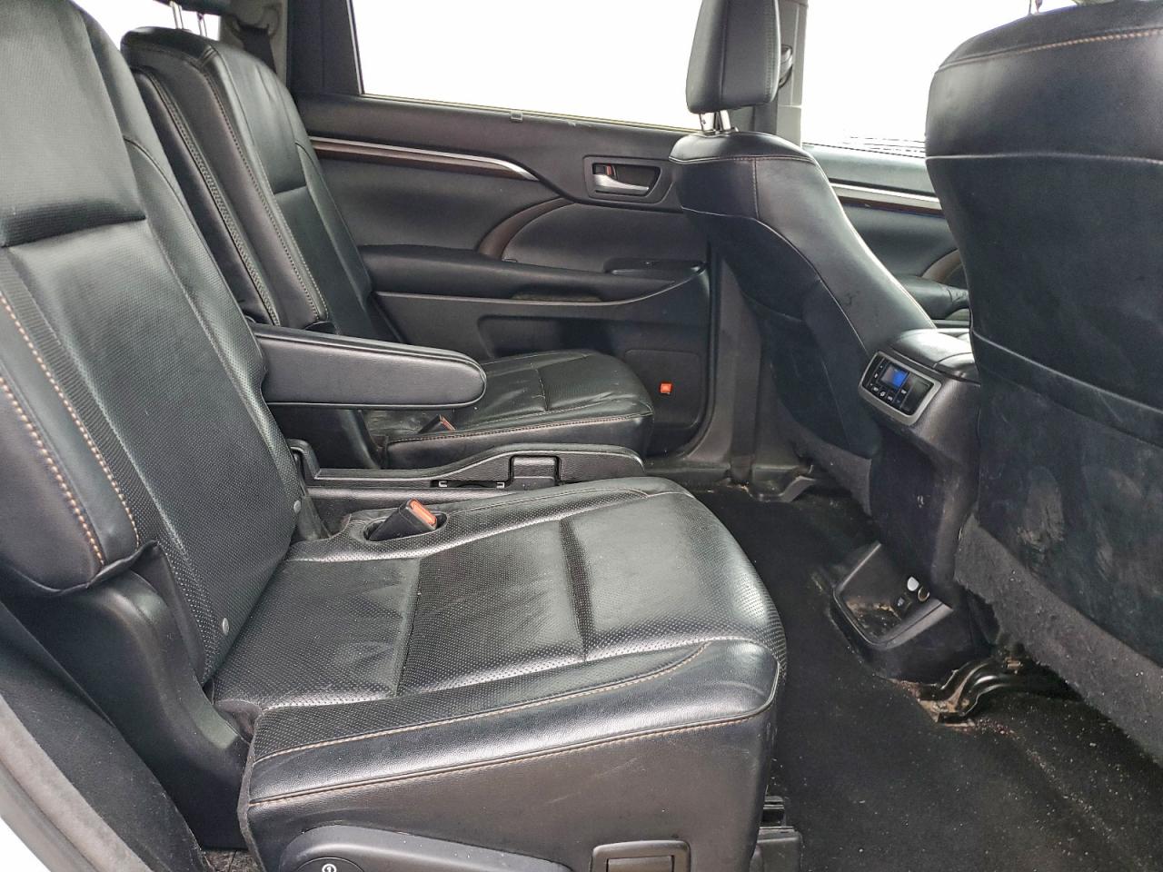 2015 Toyota Highlander Limited VIN: 5TDYKRFH4FS110876 Lot: 94450425