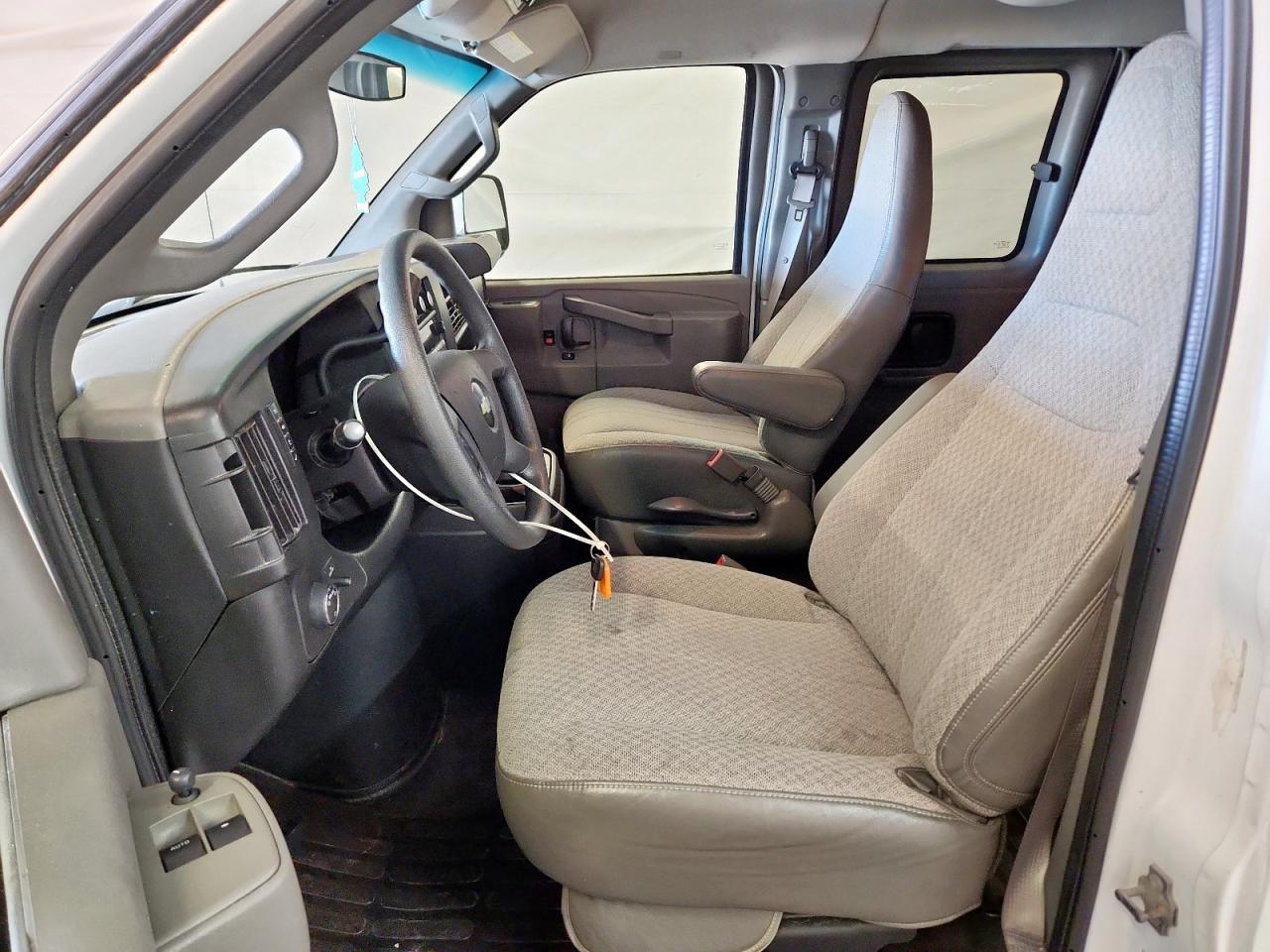 2017 Chevrolet Express G2500 Lt VIN: 1GAWGFFFXH1204694 Lot: 92673135