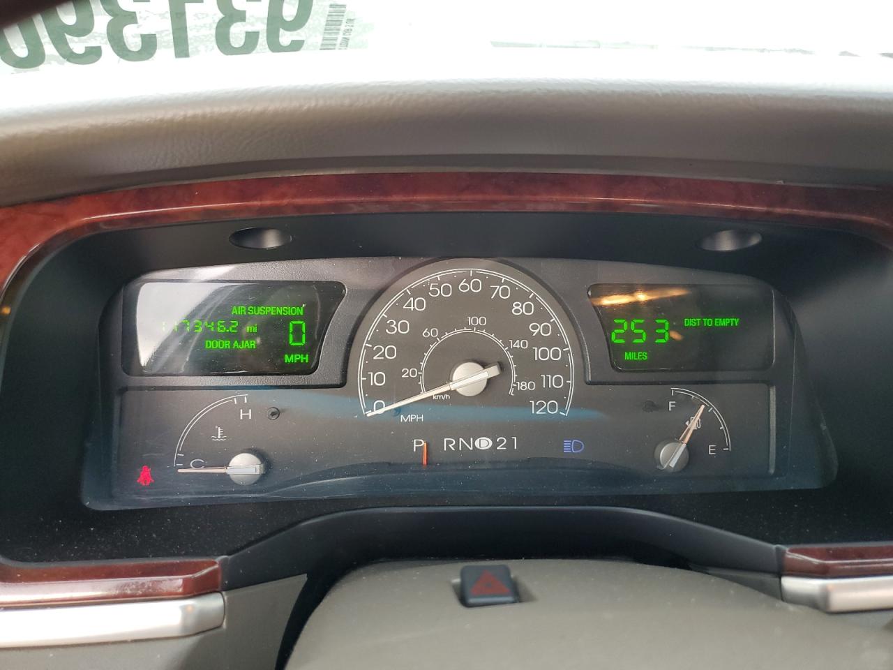 2005 Lincoln Town Car Signature Limited VIN: 1LNHM82W85Y644275 Lot: 93139035