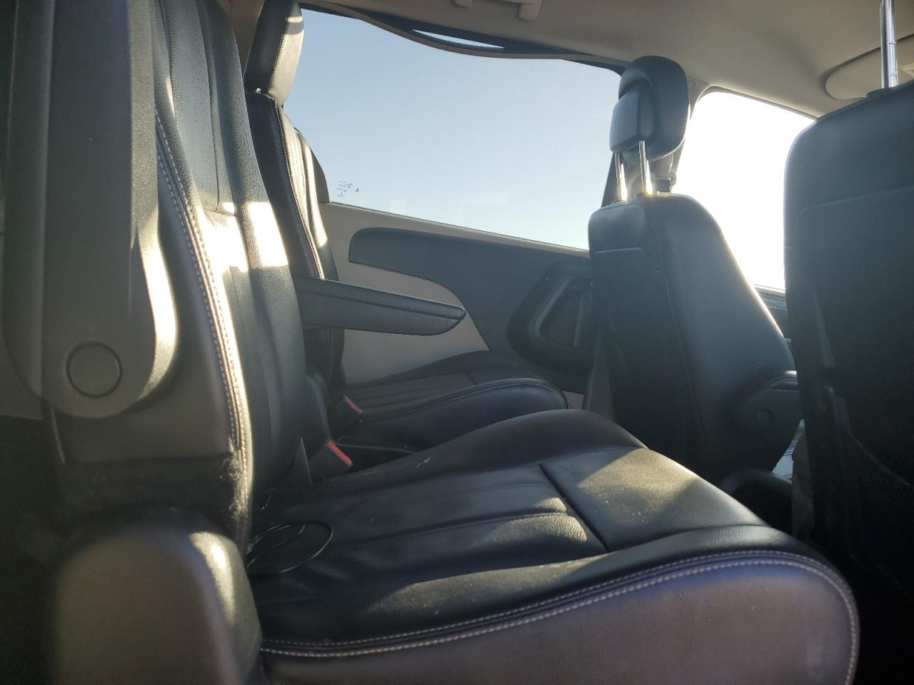 2015 Chrysler Town & Country Touring VIN: 2C4RC1BG5FR594596 Lot: 92680035