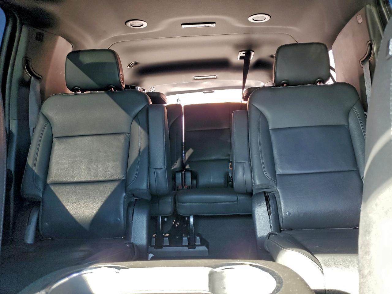 2022 Chevrolet Suburban C1500 Lt VIN: 1GNSCCKD2NR323820 Lot: 94179395