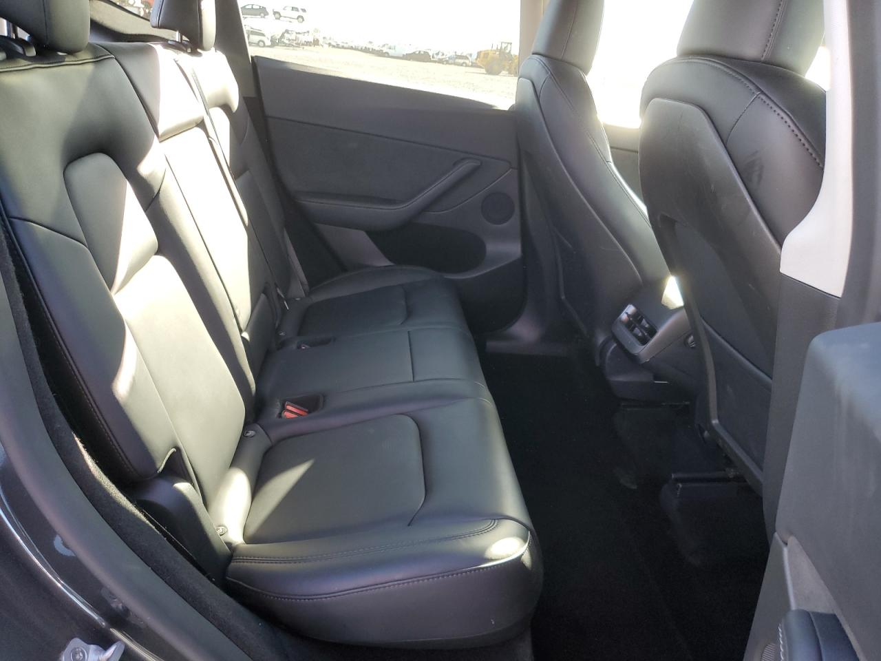 2024 Tesla Model Y VIN: 7SAYGDEEXRF177523 Lot: 93534715