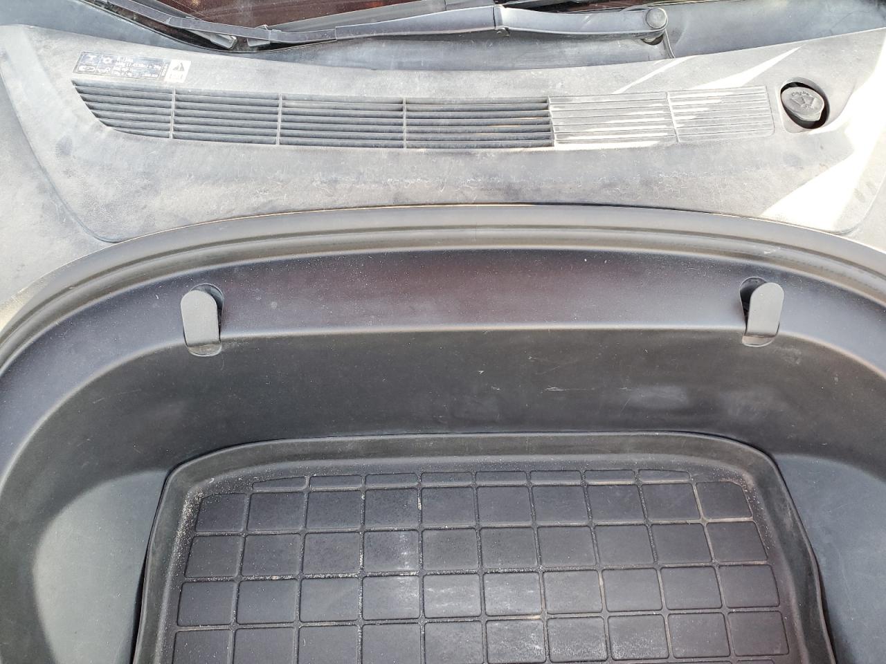 2018 Tesla Model 3 VIN: 5YJ3E1EB1JF099560 Lot: 93130215