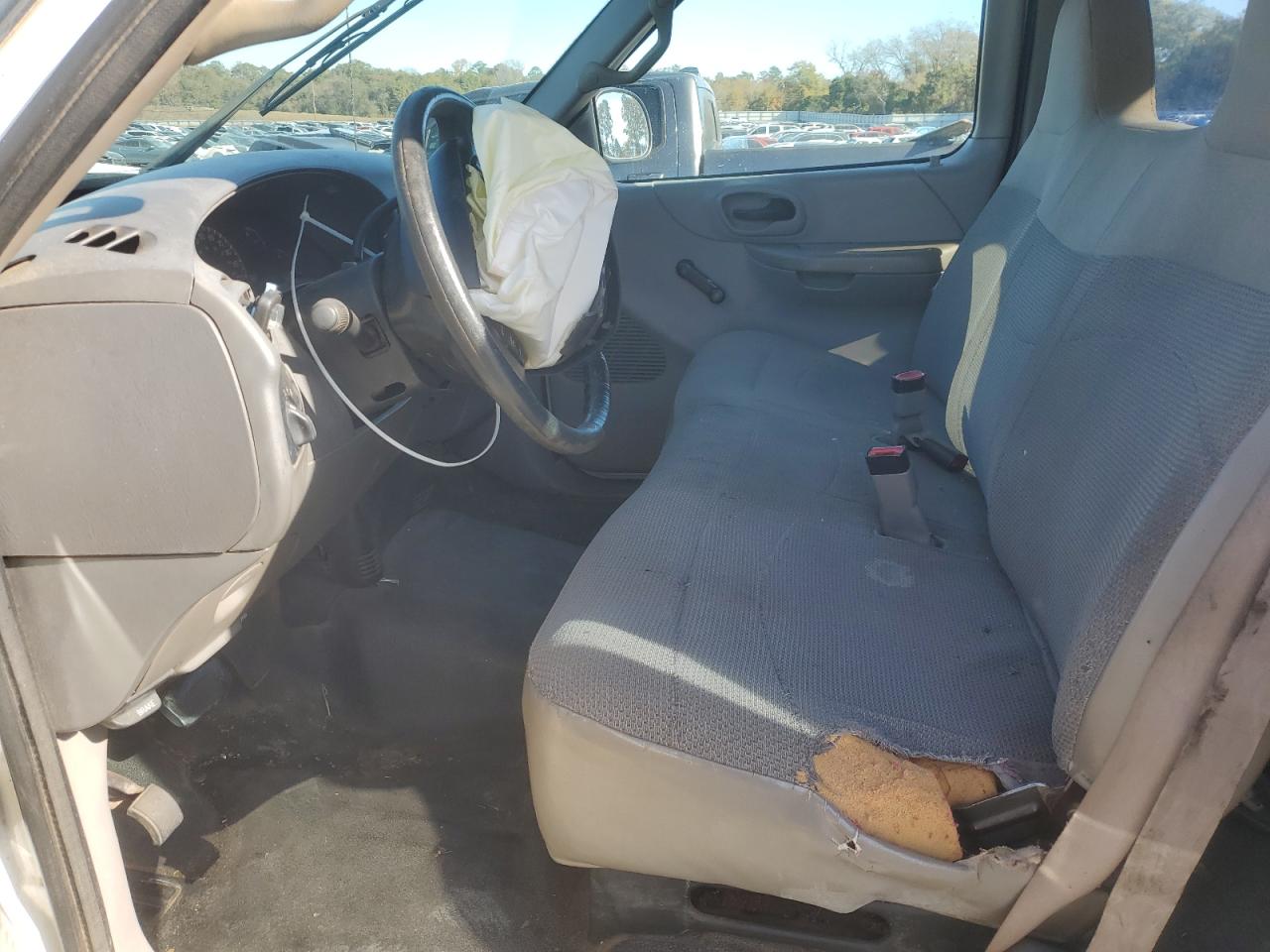 2000 Ford F150 VIN: 1FTRX17W6YNB58747 Lot: 92498395