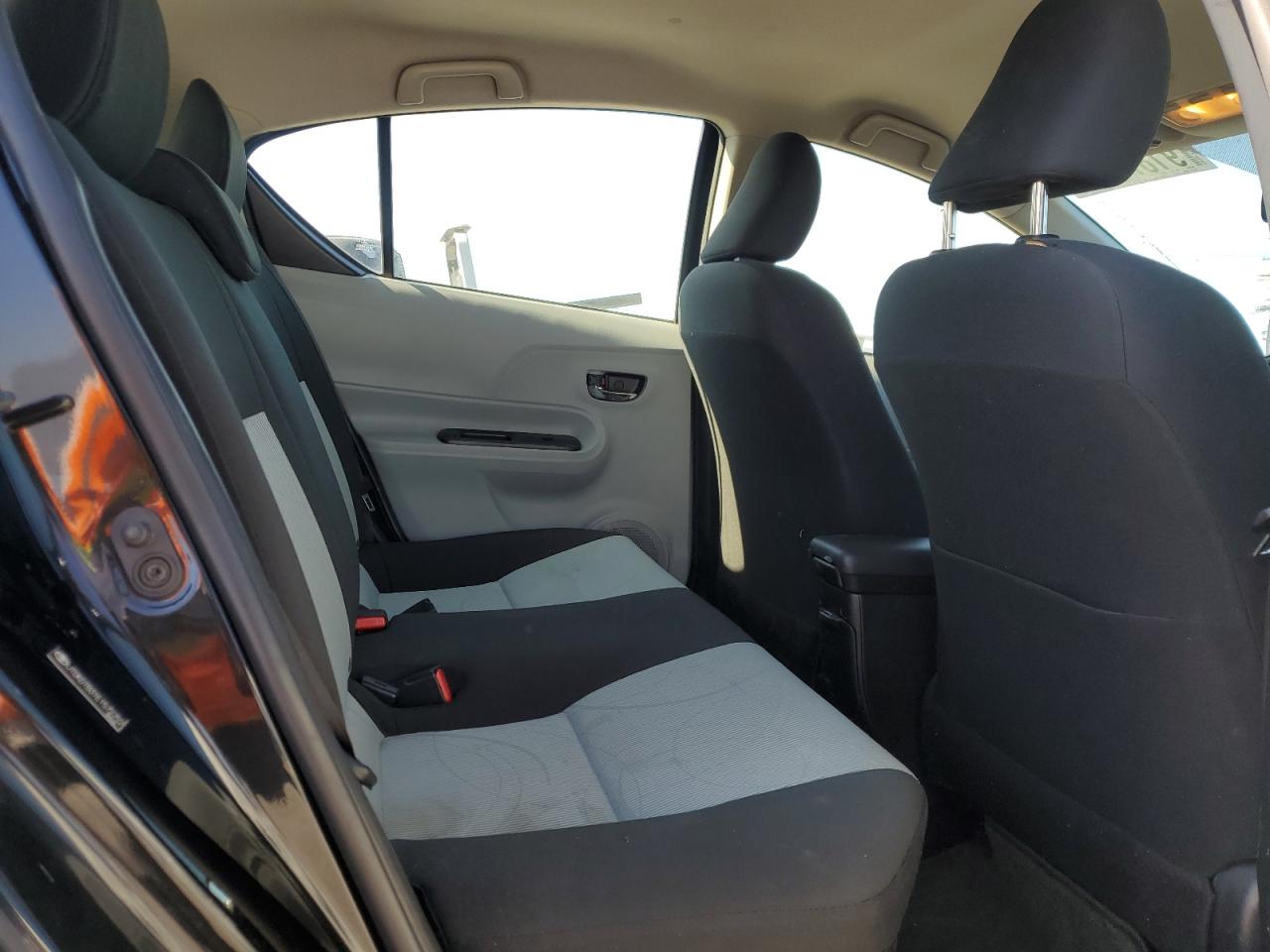 2014 Toyota Prius C VIN: JTDKDTB31E1572752 Lot: 91871985