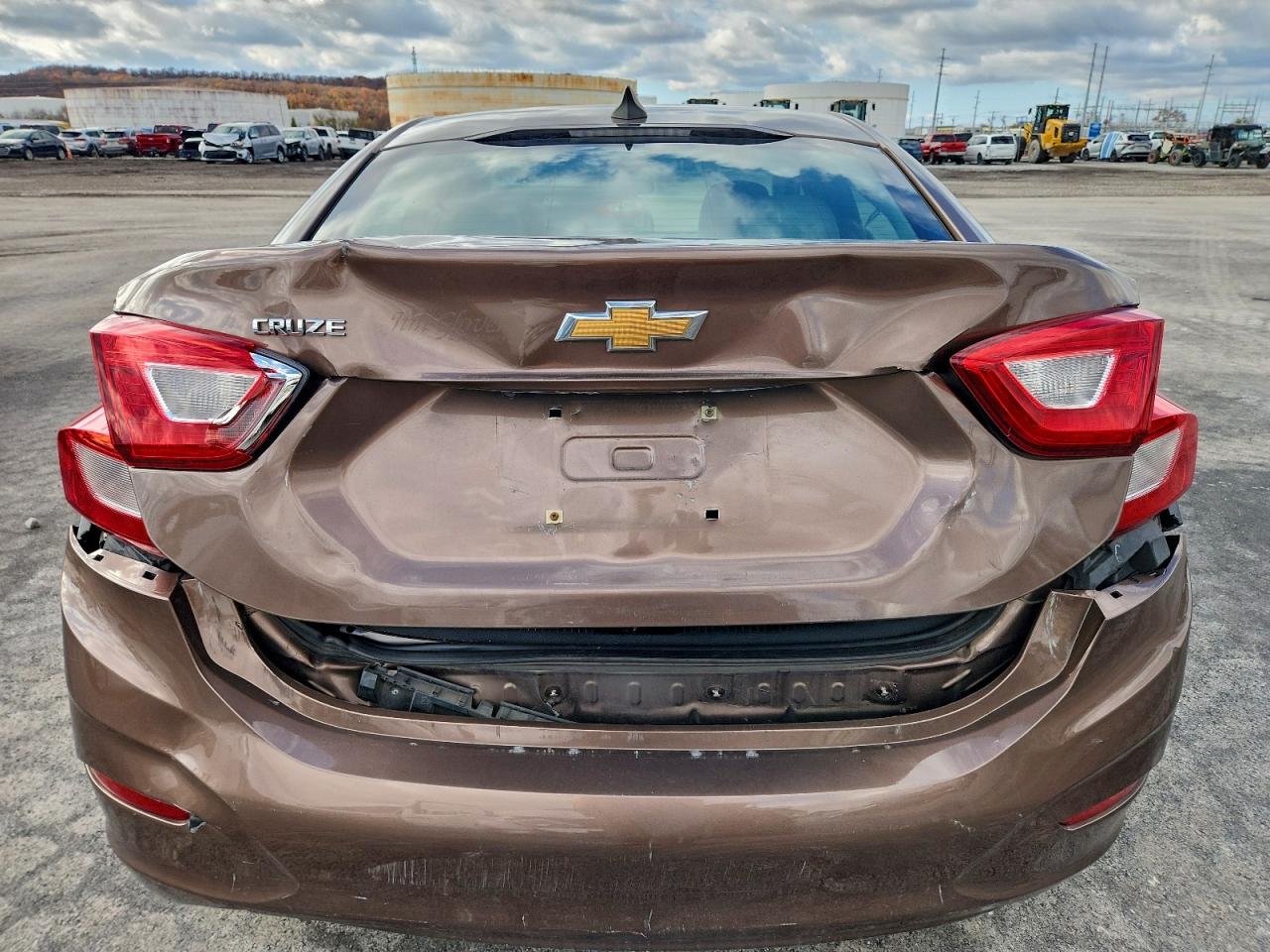 2019 Chevrolet Cruze Ls VIN: 1G1BC5SM2K7118857 Lot: 94302975