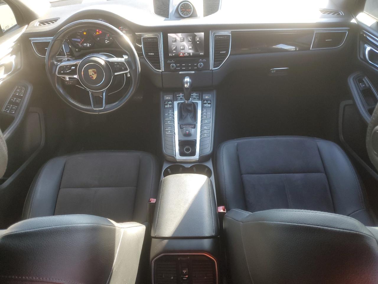 2017 Porsche Macan VIN: WP1AA2A56HLB06288 Lot: 92544275