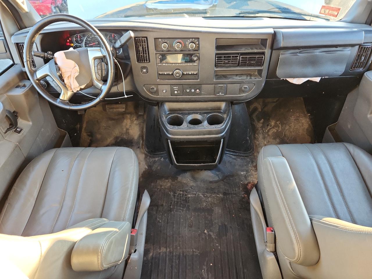 2018 Chevrolet Express G2500 VIN: 1GCWGAFP4J1341820 Lot: 93631855